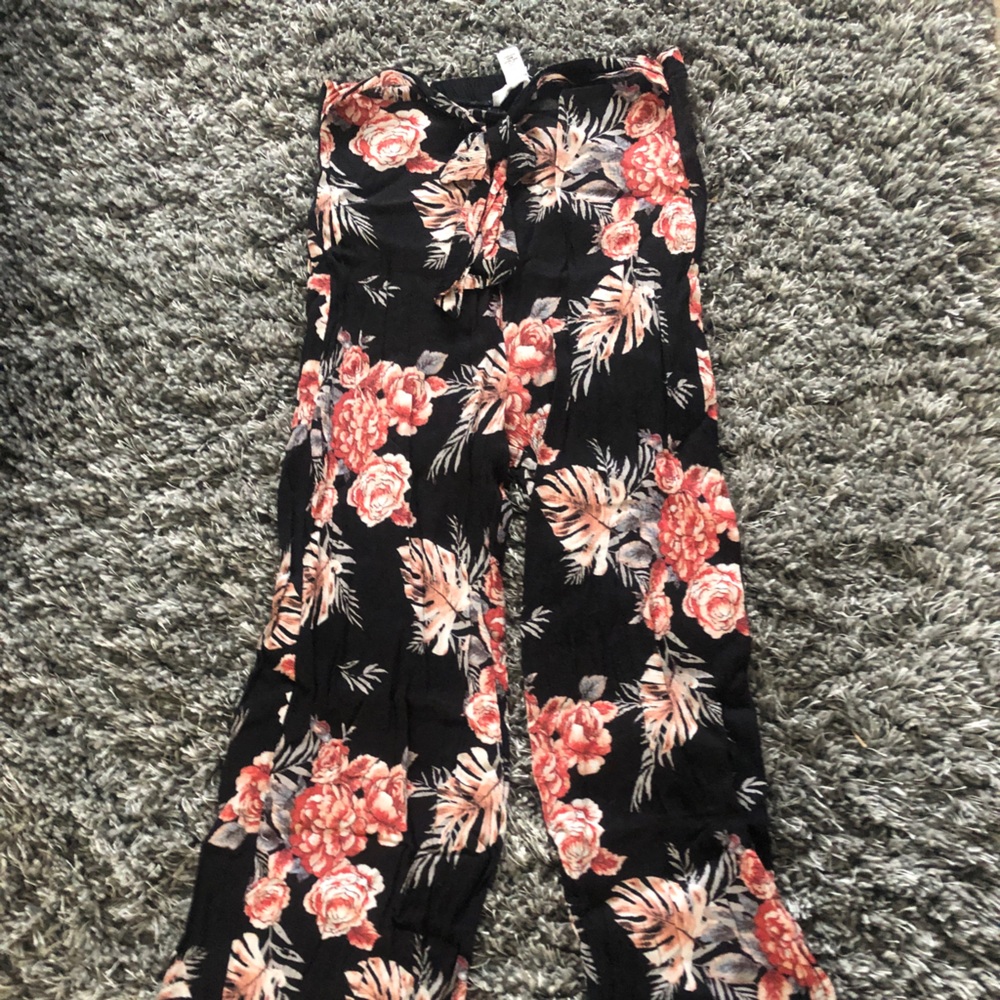 Cropped pants with waist tie